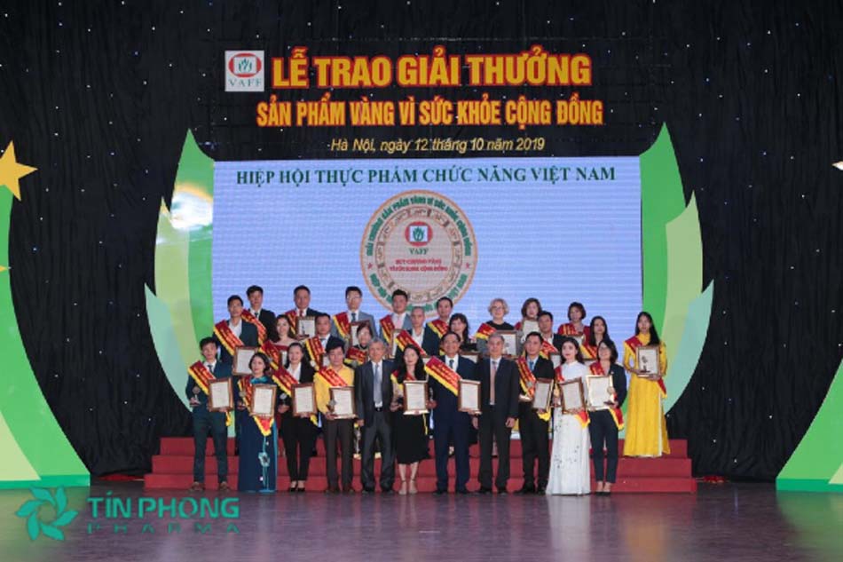 Tín Phong nhận thưởng Cúp vàng vì sức khỏe cộng đồng